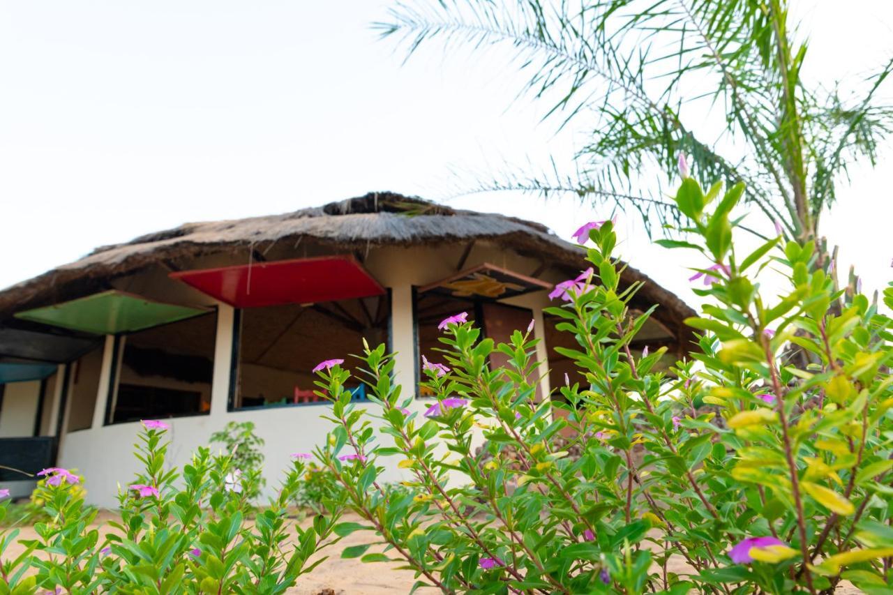 Tamba Kuruba Eco-Lodge Folonko Exteriör bild