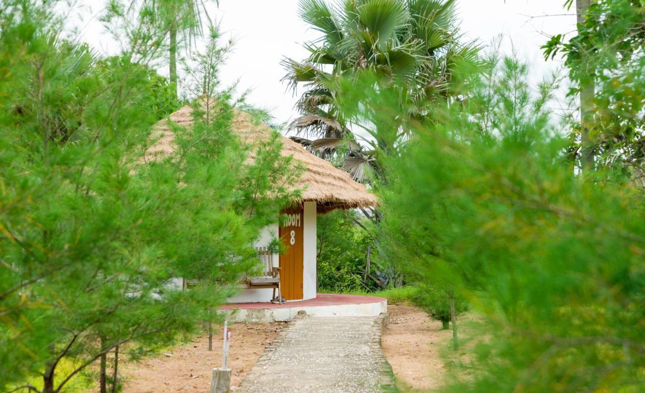 Tamba Kuruba Eco-Lodge Folonko Exteriör bild